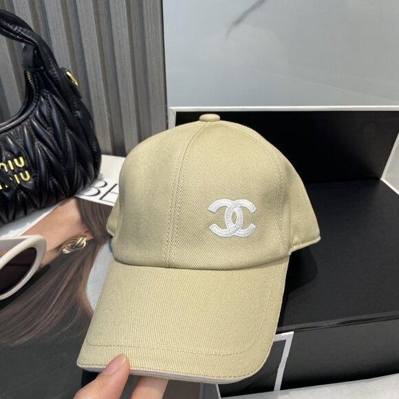 Chanel - Fashionable Hats - Picture 2 of 5